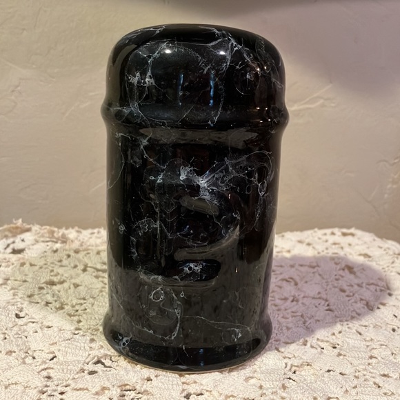 Marbled-colored Ceramic Salt and Pepper shakers - Picture 4 of 7